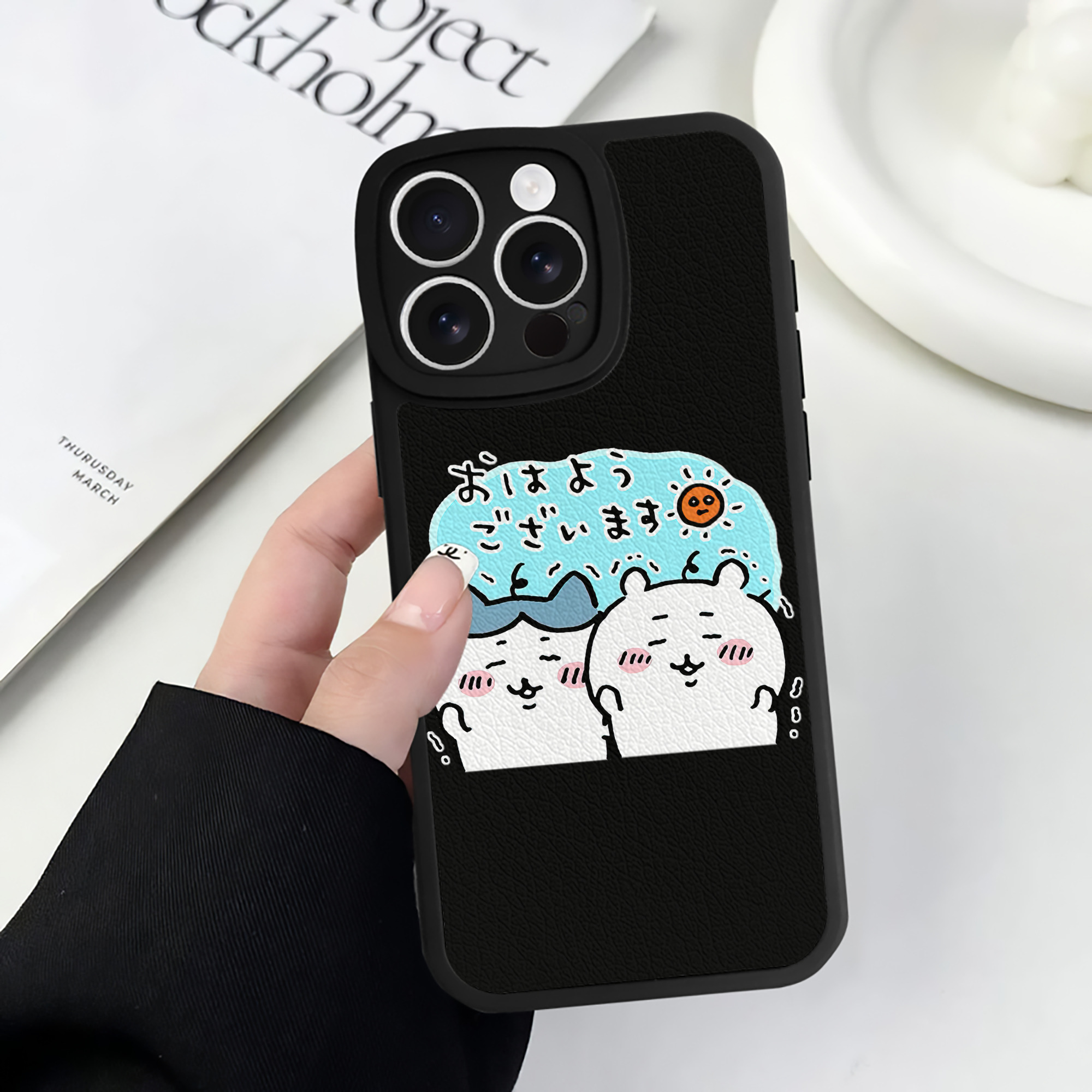 （画像用） ちいかわ ハチワレ Chii-kawa hachiware 【iPhone 16シリーズ対応】シリコンスマホケース（レザー調） 材質：シリコン